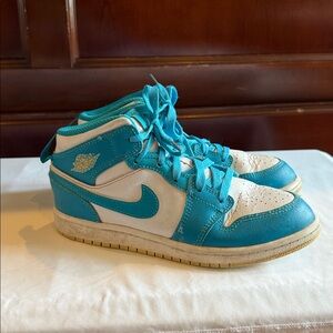 Air Jordan Mid Youth Size 2.5 Aqua tone & White DQ8424-400 Basketball Shoes